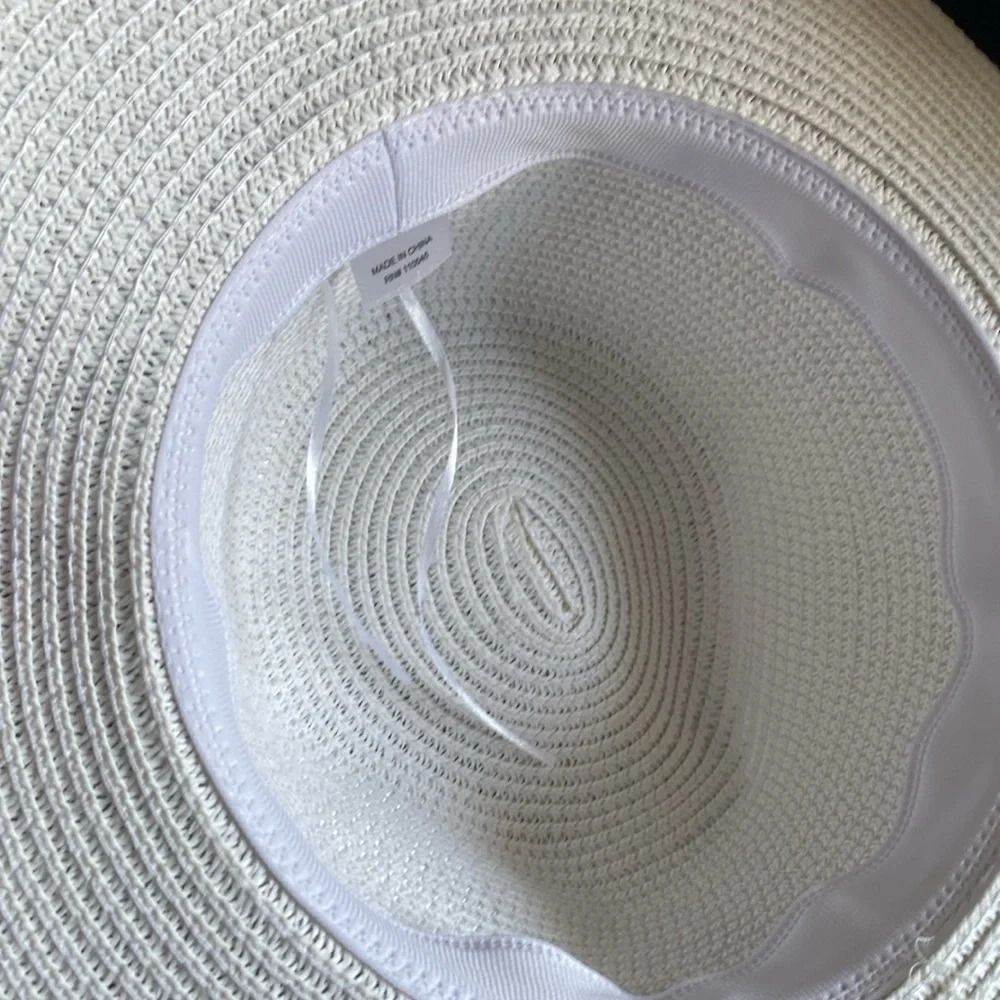 Women’s hat (fedora like).